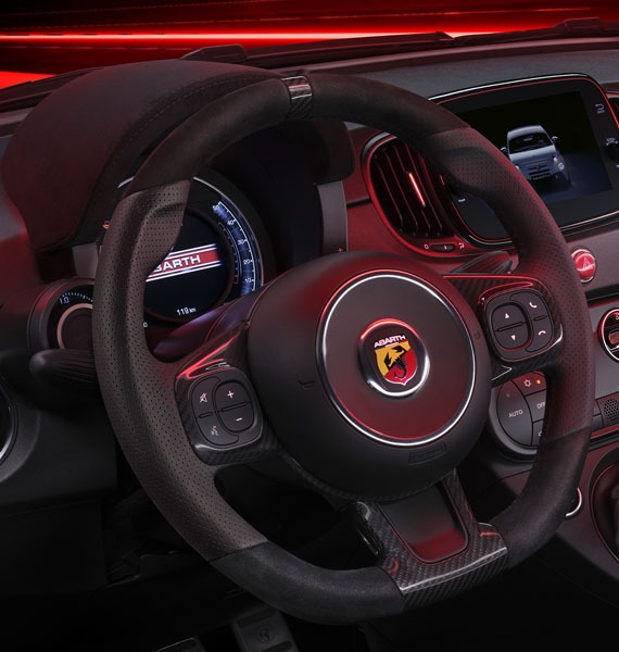 Abarth-695-Competizione-Steeringwheel