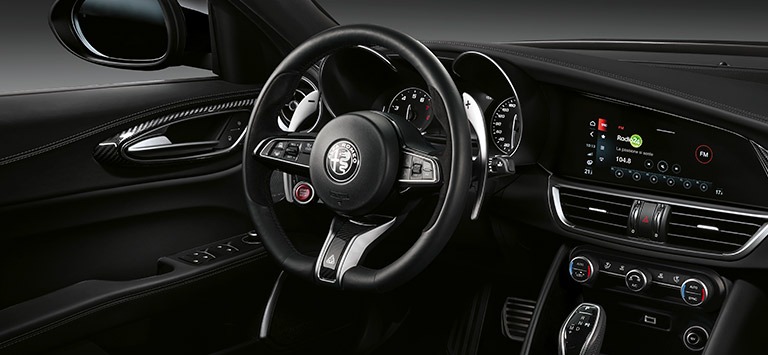 Alfa Romeo Giulia Quadrifoglio - Interior